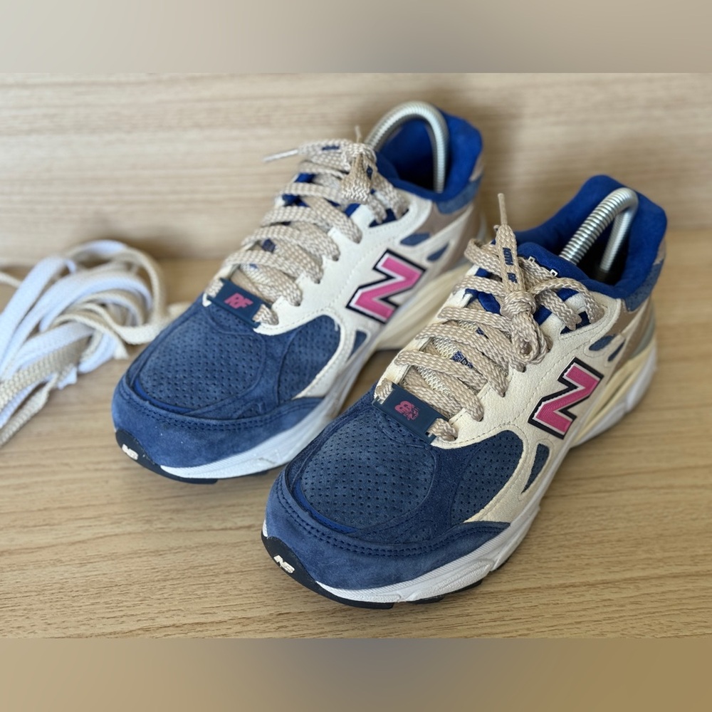 New Balance x Kith 990 v3 - Picture 3 of 10